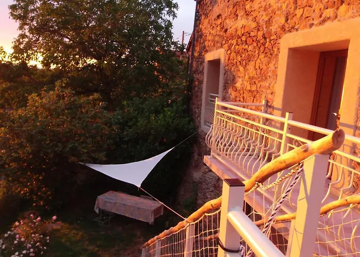 Le Vallon D'Armandine, Eco-Hebergement Auvergne